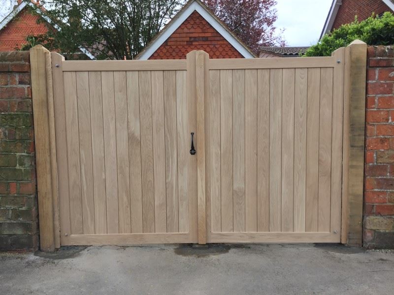 Oak hardwood entrance gates